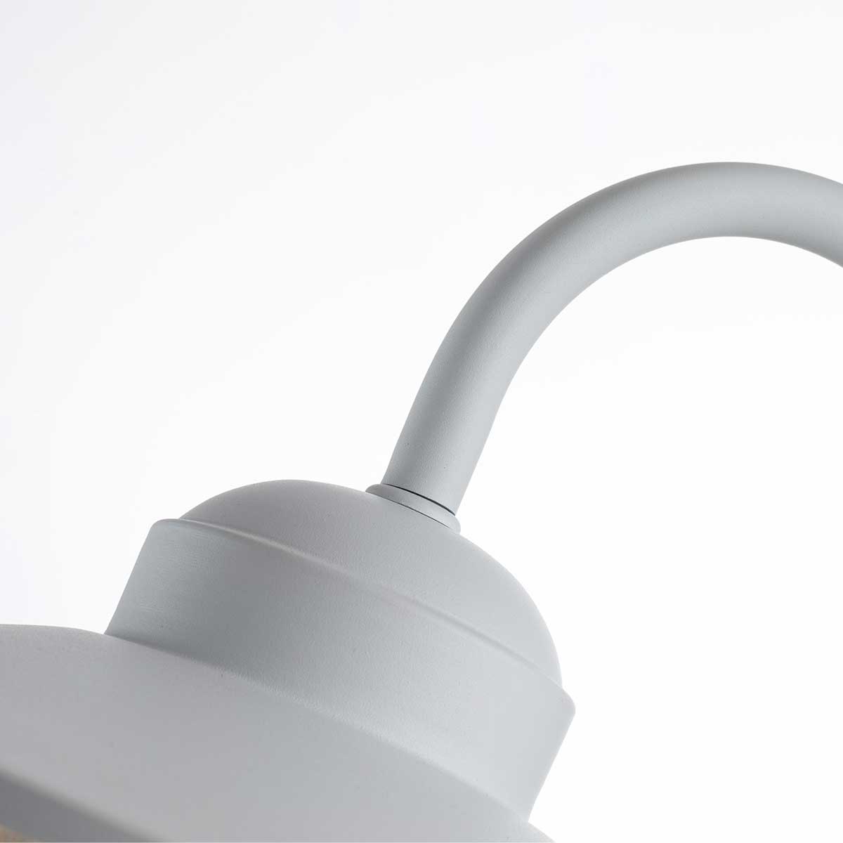 Klampenborg Ø28 Blanc lampe d’extérieur De Elstead Lighting - La lampe a un indice de protection IP44 et est livrée avec une garantie impressionnante de 15 ans, ce qui la rend à la fois pratique et durable.
