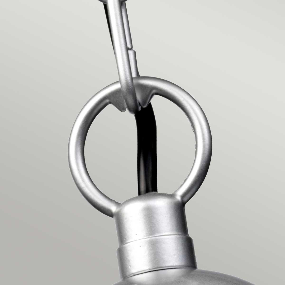 Klampenborg Ø28 Argent De Elstead Lighting - Tillverkad av rostfritt st&aring;l i silverfinish och glas, erbjuder den en robust konstruktion som st&aring;r emot v&auml;der och vind.