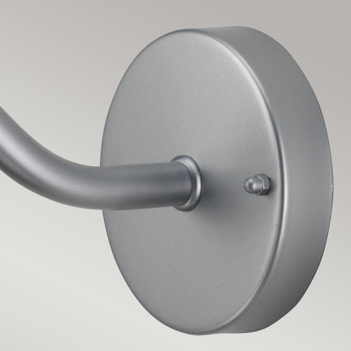 Klampenborg Ø28 Argent lampe d’extérieur De Elstead Lighting - Tillverkad av rostfritt st&aring;l i silverfinish och glas, erbjuder den en robust konstruktion som st&aring;r emot v&auml;der och vind.