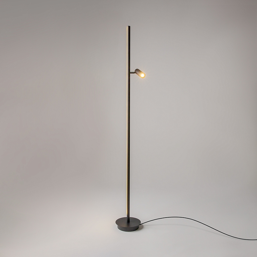 Thin Noir lampadaire De Maytoni - Il est dot&eacute; d'un projecteur mobile avec une lumi&egrave;re vive, parfait comme lampe de lecture, et d'un variateur tactile pour un contr&ocirc;le facile de la lumi&egrave;re.