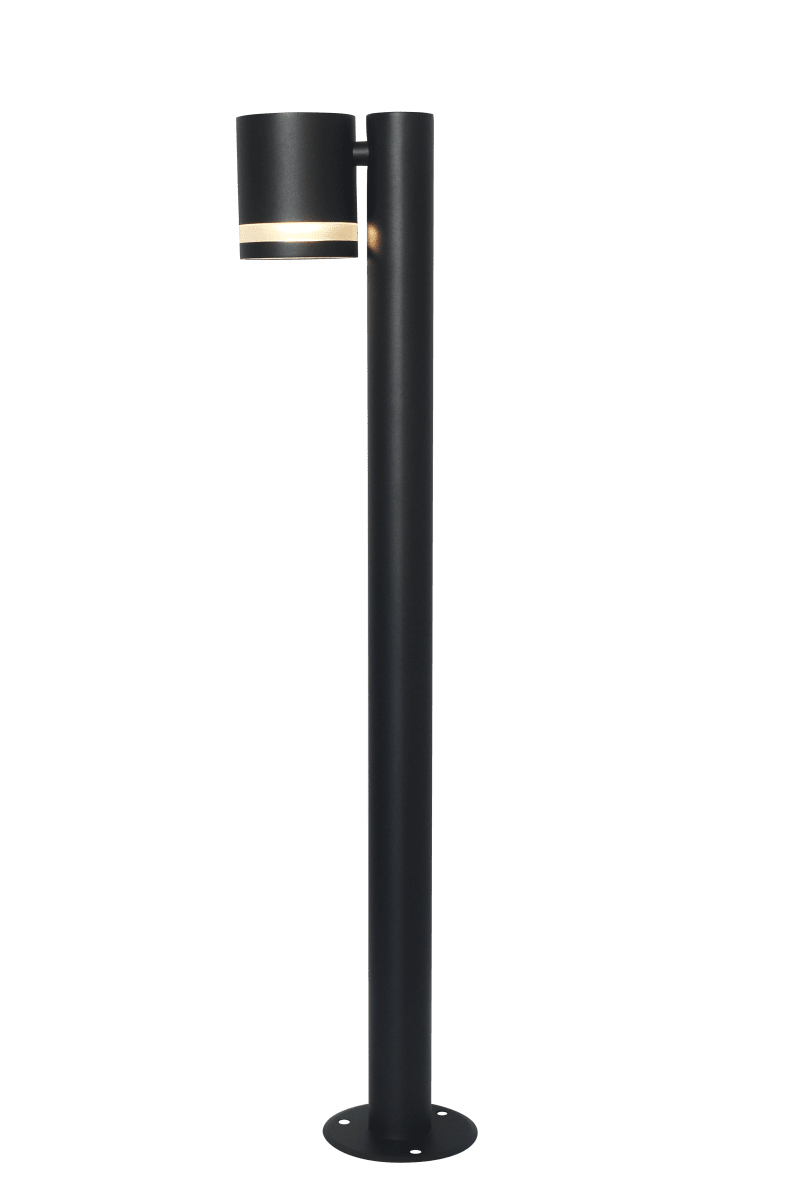 Karlshamn 80cm Noir bornes De Nordic Lighting - Elle diffuse une douce lumi&egrave;re vers le bas, tout en filtrant par l'ouverture, cr&eacute;ant une lumi&egrave;re subtile et diffuse.