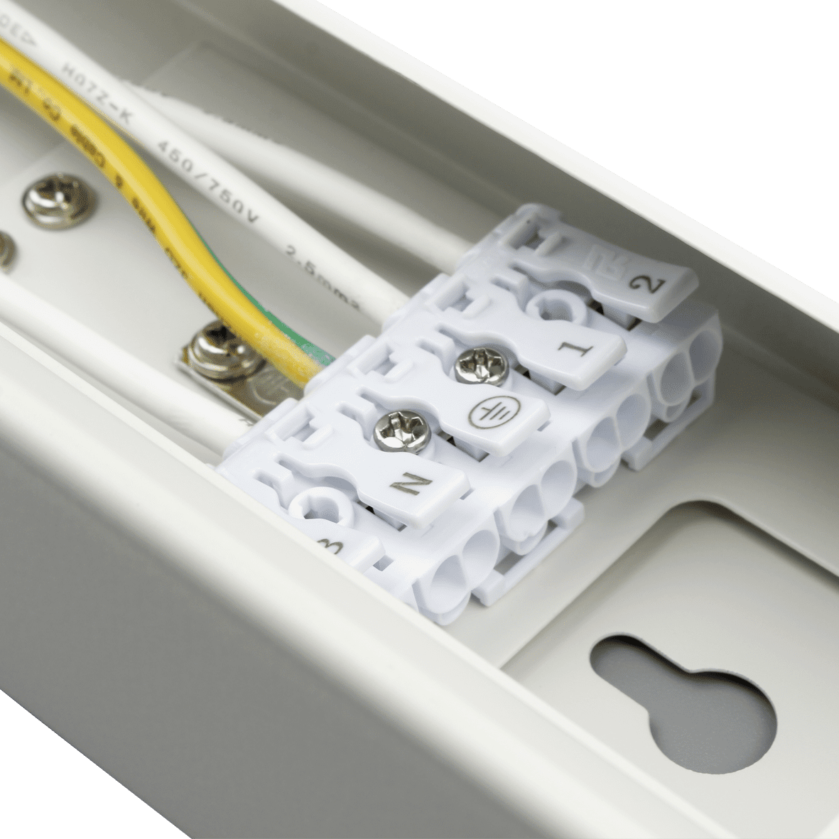 Liny Basic 4000K 130cm Blanc De Designlight - Le Liny Basic est un luminaire industriel robuste et &eacute;co&eacute;nerg&eacute;tique &agrave; LED, con&ccedil;u pour l'&eacute;clairage g&eacute;n&eacute;ral des environnements industriels et commerciaux n&eacute;cessitant une lumi&egrave;re blanche.
