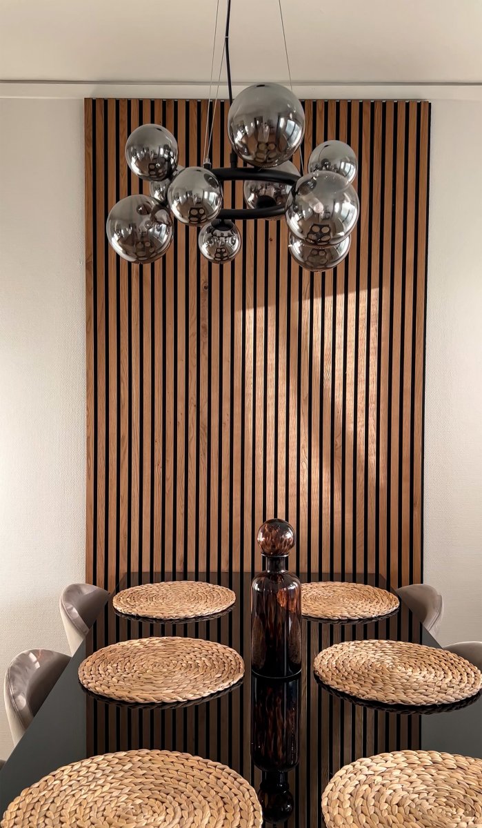 Molekyl Ø50 Gris fumé suspension De Aneta Lighting - Son design moderne et unique, associ&eacute; &agrave; des mat&eacute;riaux de haute qualit&eacute;, en fait le choix id&eacute;al pour les personnes soucieuses du design : une lampe qui am&eacute;liore l'ambiance et fait une d&eacute;claration de style.