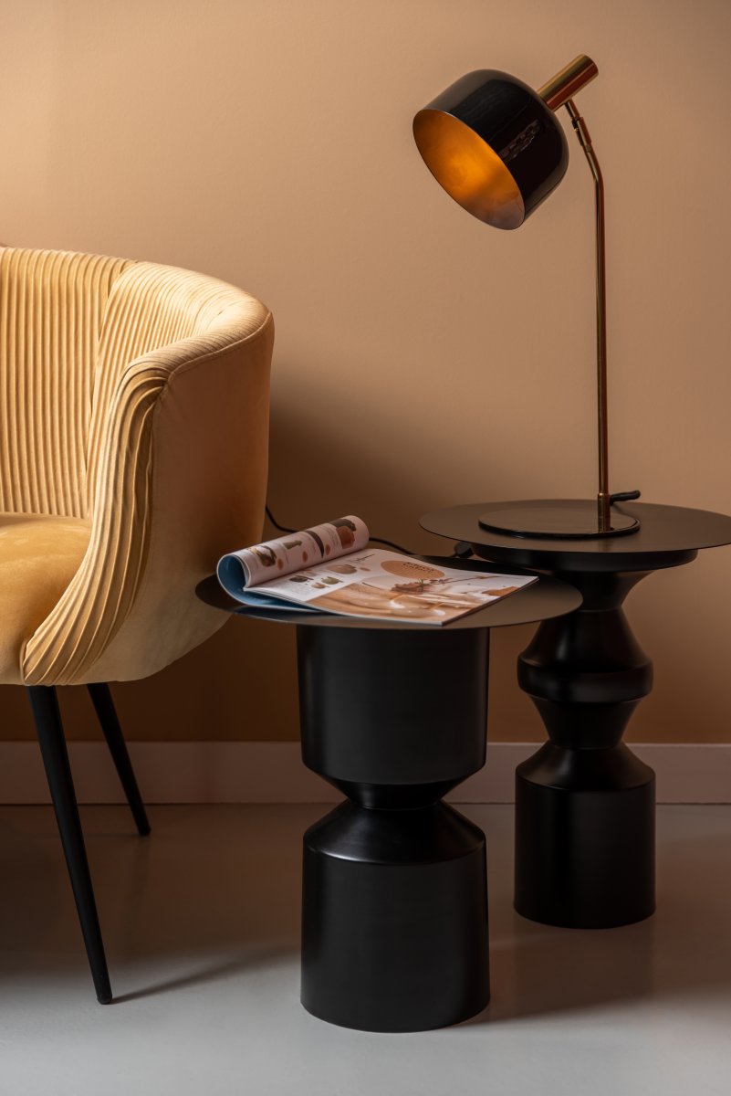 Smart 56cm Noir lampe de bureau De Leitmotiv - Grâce à son abat-jour orientable, la lumière est parfaitement dirigée, idéale comme lampe de lecture sur un bureau ou une table de chevet.