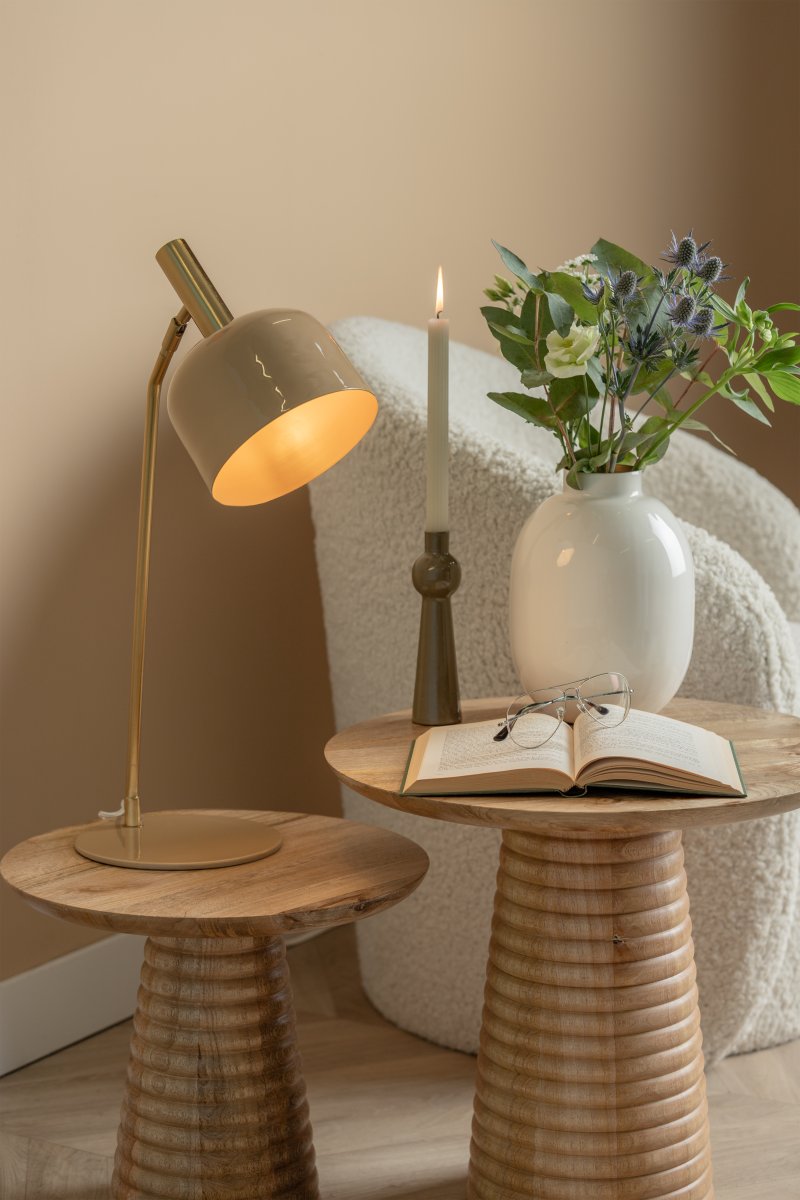 Smart 56cm Beige lampe de bureau De Leitmotiv - Grâce à son abat-jour orientable, la lumière est parfaitement dirigée, idéale comme lampe de lecture sur un bureau ou une table de chevet.