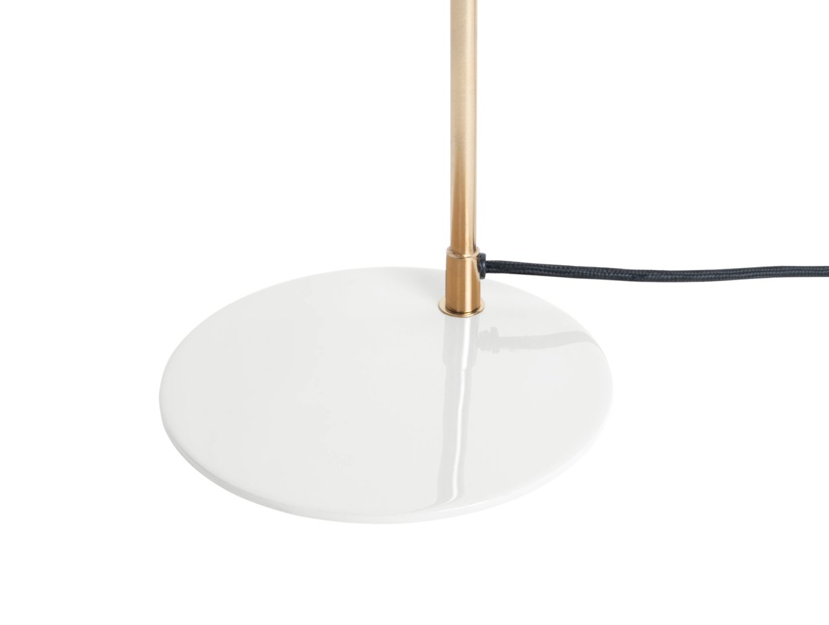 Smart 56cm Blanc lampe de bureau De Leitmotiv - Grâce à son abat-jour orientable, la lumière est parfaitement dirigée, idéale comme lampe de lecture sur un bureau ou une table de chevet.