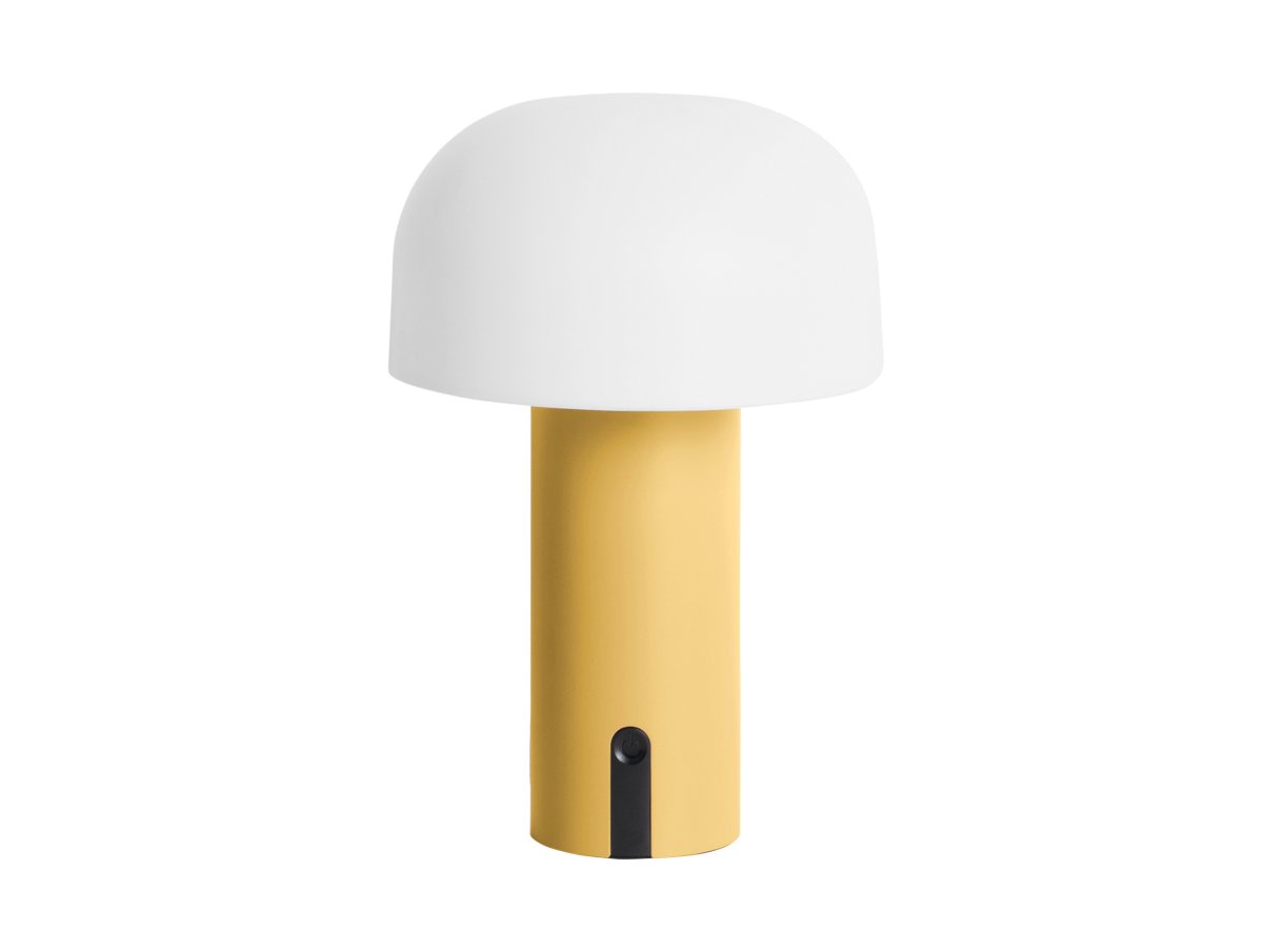 Luca LED 22cm Jaune portable De Leitmotiv - Grâce à sa conception LED sans fil, la lampe offre une grande liberté de placement et, avec une autonomie allant jusqu'à 8 heures, elle est idéale pour créer une ambiance chaleureuse.