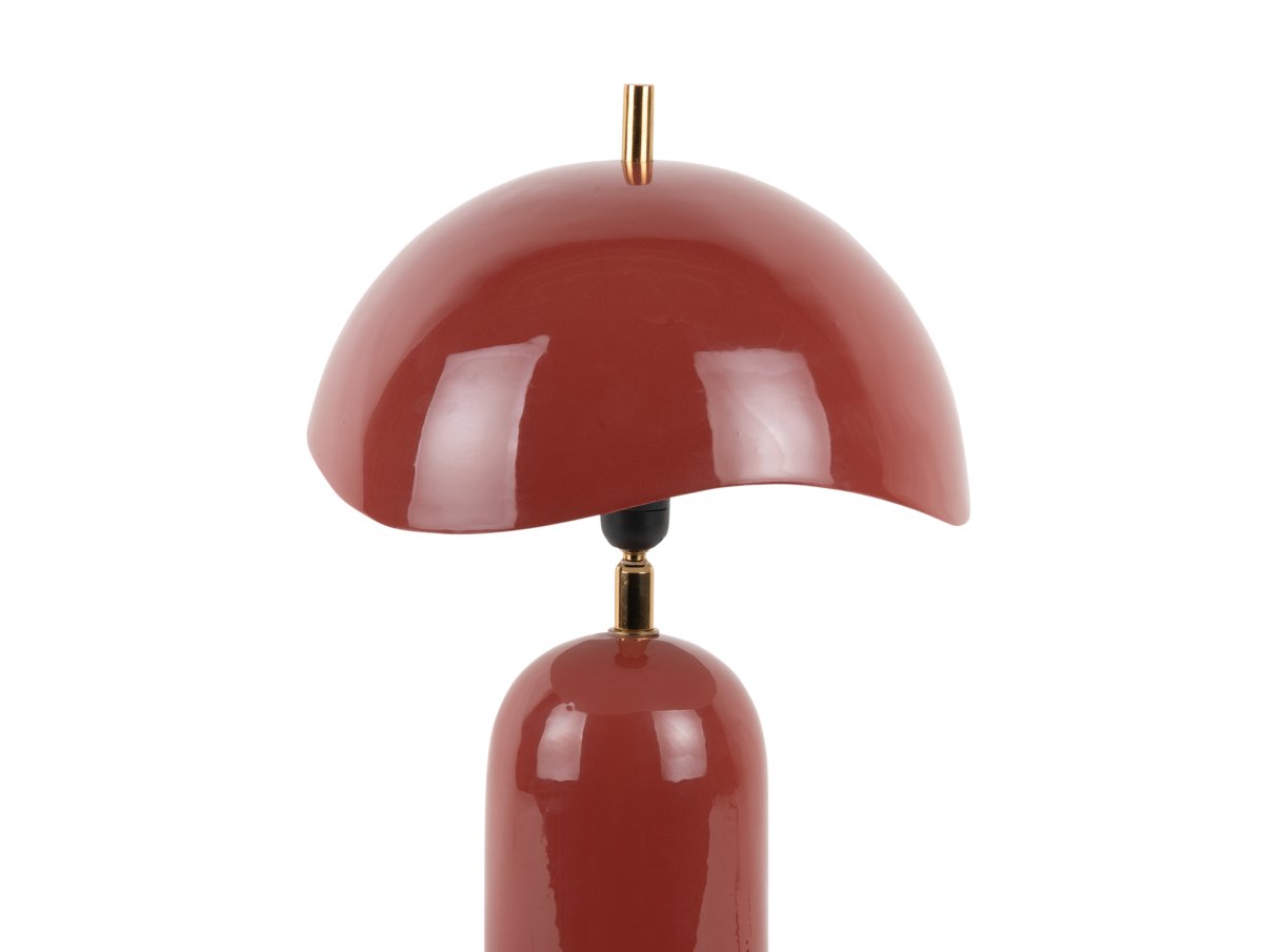 Querido 40cm ROUGE lampe de table De Leitmotiv - Fabriquée en métal avec une patine rouille brillante et des détails dorés, elle apporte une touche de style à votre intérieur.