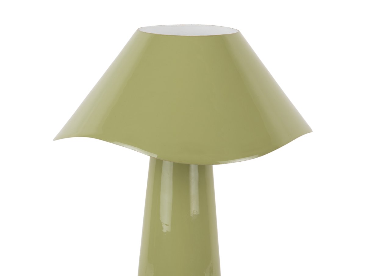 Ameno 33cm Vert lampe de table De Leitmotiv - Ameno est une lampe de table élégante en métal vert brillant qui diffuse une lumière douce et harmonieuse.