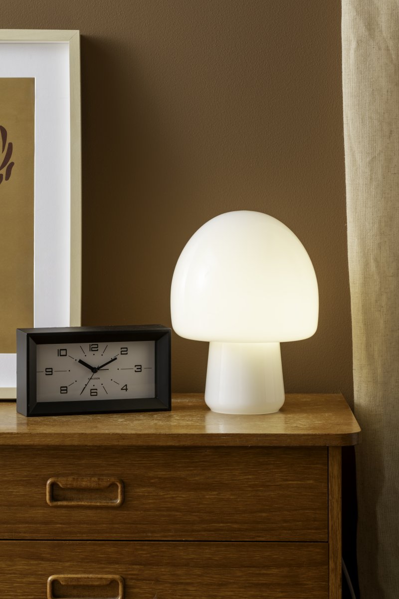 Gozar 27cm Blanc lampe de table De Leitmotiv - Gozar est une lampe de table élégante en verre blanc qui diffuse une lumière douce et chaleureuse.