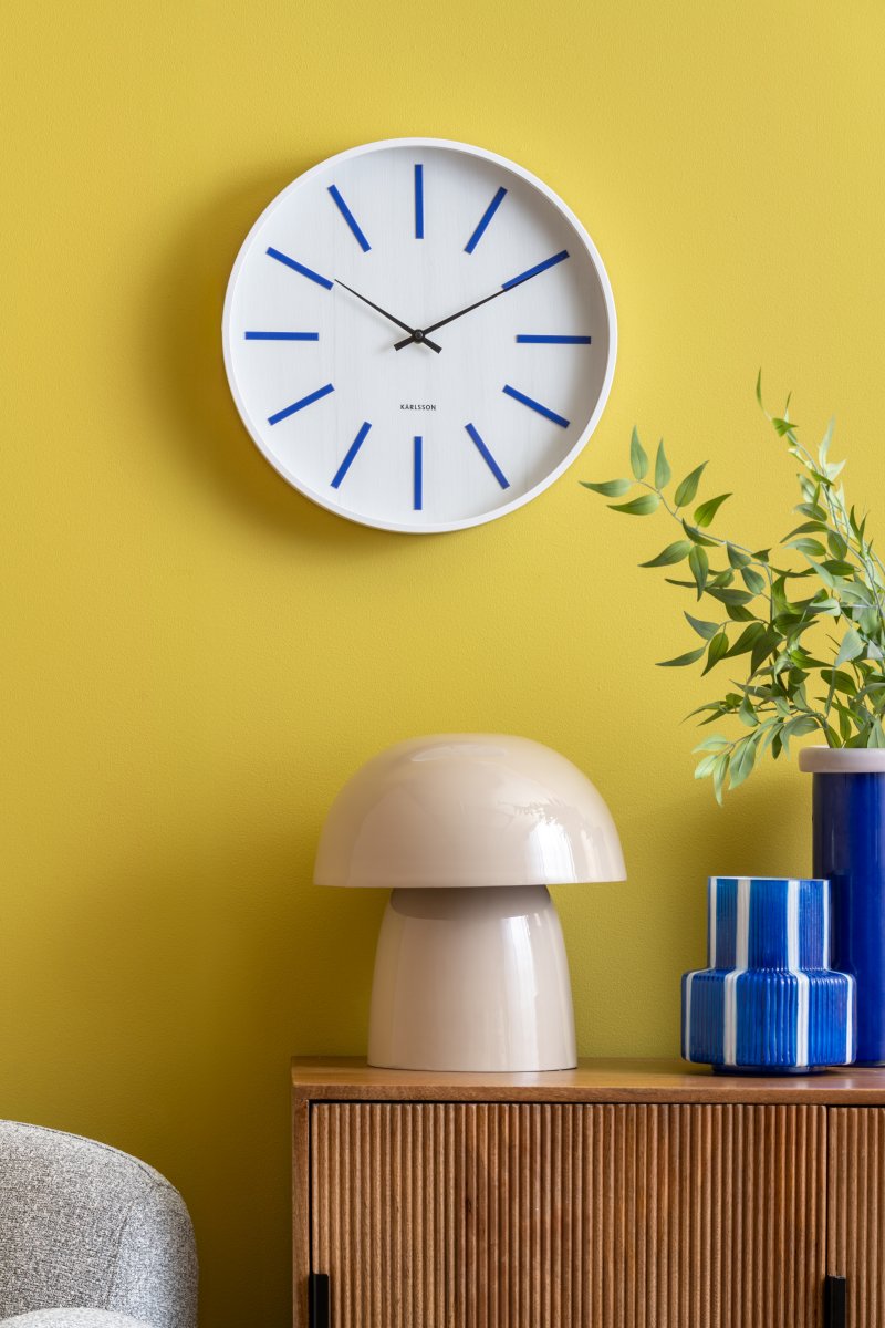 Masivo Seta 34cm Beige lampe de table De Leitmotiv - Ses dimensions généreuses et sa forme de champignon aux courbes douces lui confèrent une présence à la fois apaisante et expressive.