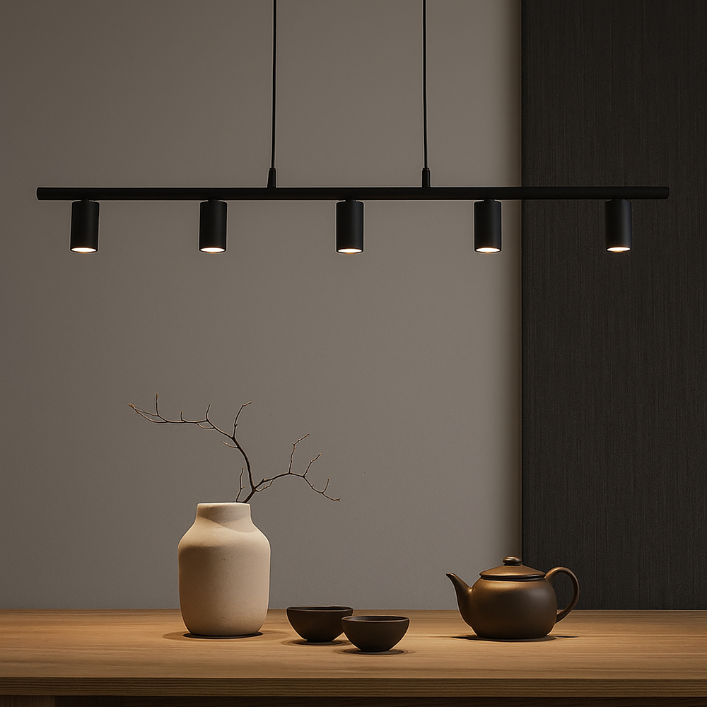 Lucy 115cm Noir mat suspension De Belid - ou une table &agrave; manger.
