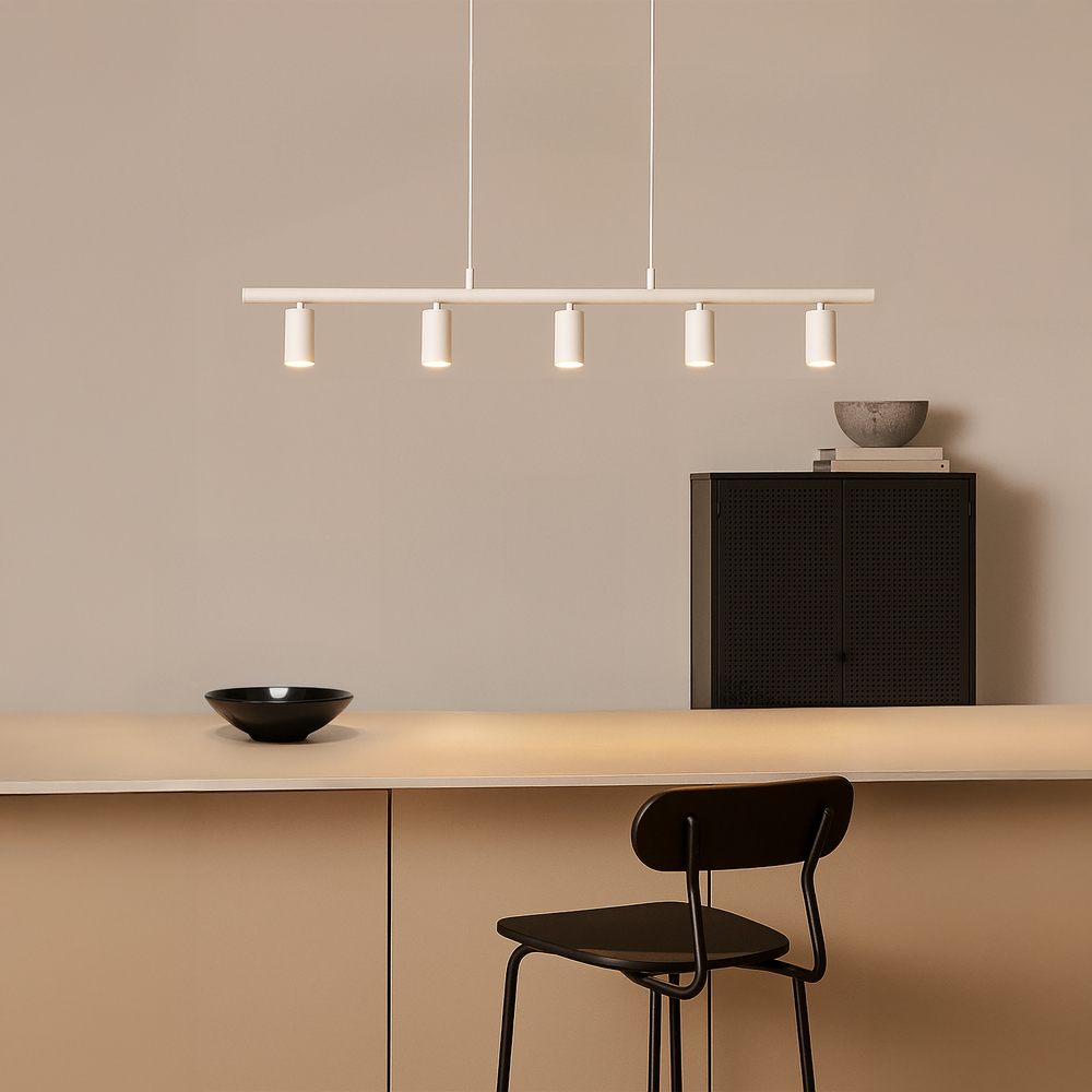 Lucy 115cm Blanc mat suspension De Belid - ou une table &agrave; manger.