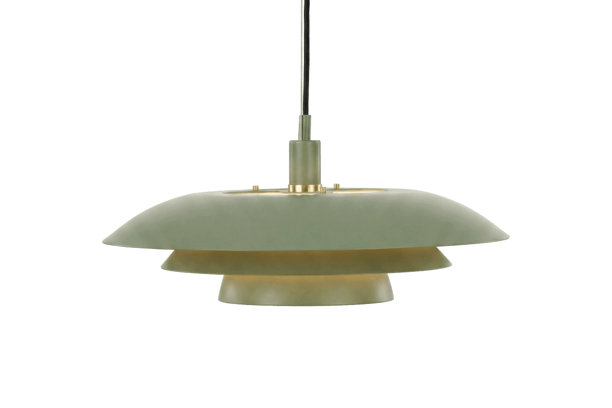  Epsilon Ø56 Vert suspension De Aneta Lighting - Son abat-jour en m&eacute;tal vert, compos&eacute; de trois parties, assure une diffusion agr&eacute;able de la lumi&egrave;re et &eacute;vite l'&eacute;blouissement.