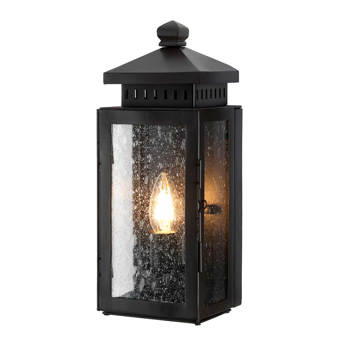 Matlock Bronze antique lampe d’extérieur De Elstead Lighting - La construction robuste avec des portes doubles permet de changer facilement la source lumineuse et les panneaux en verre transparent diffusent une lumière invitante.