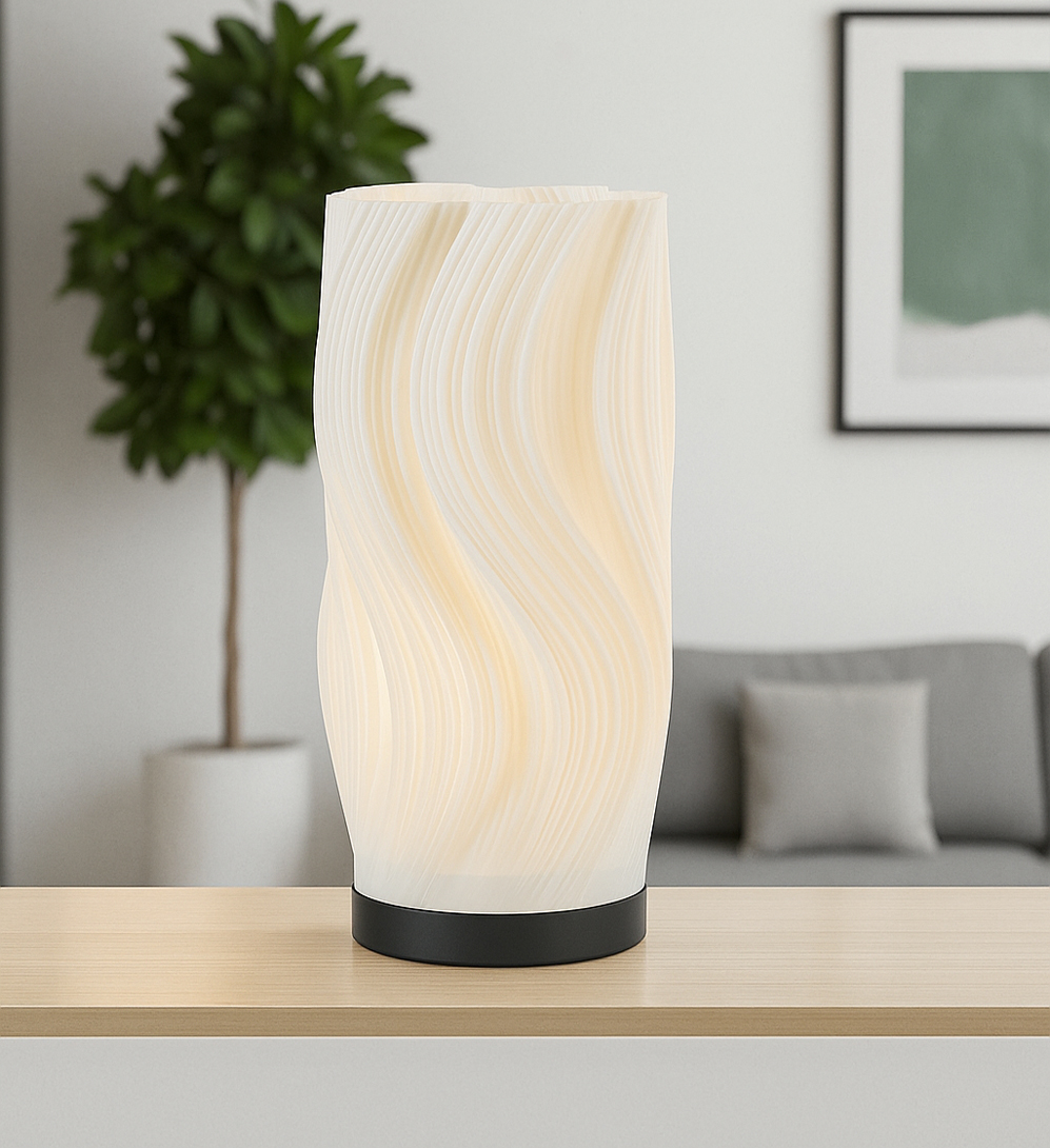 Caisa 30cm Blanc lampe de table De Pixie Design - Grâce à sa forme décorative, elle peut servir à la fois de source de lumière et d'élément décoratif.