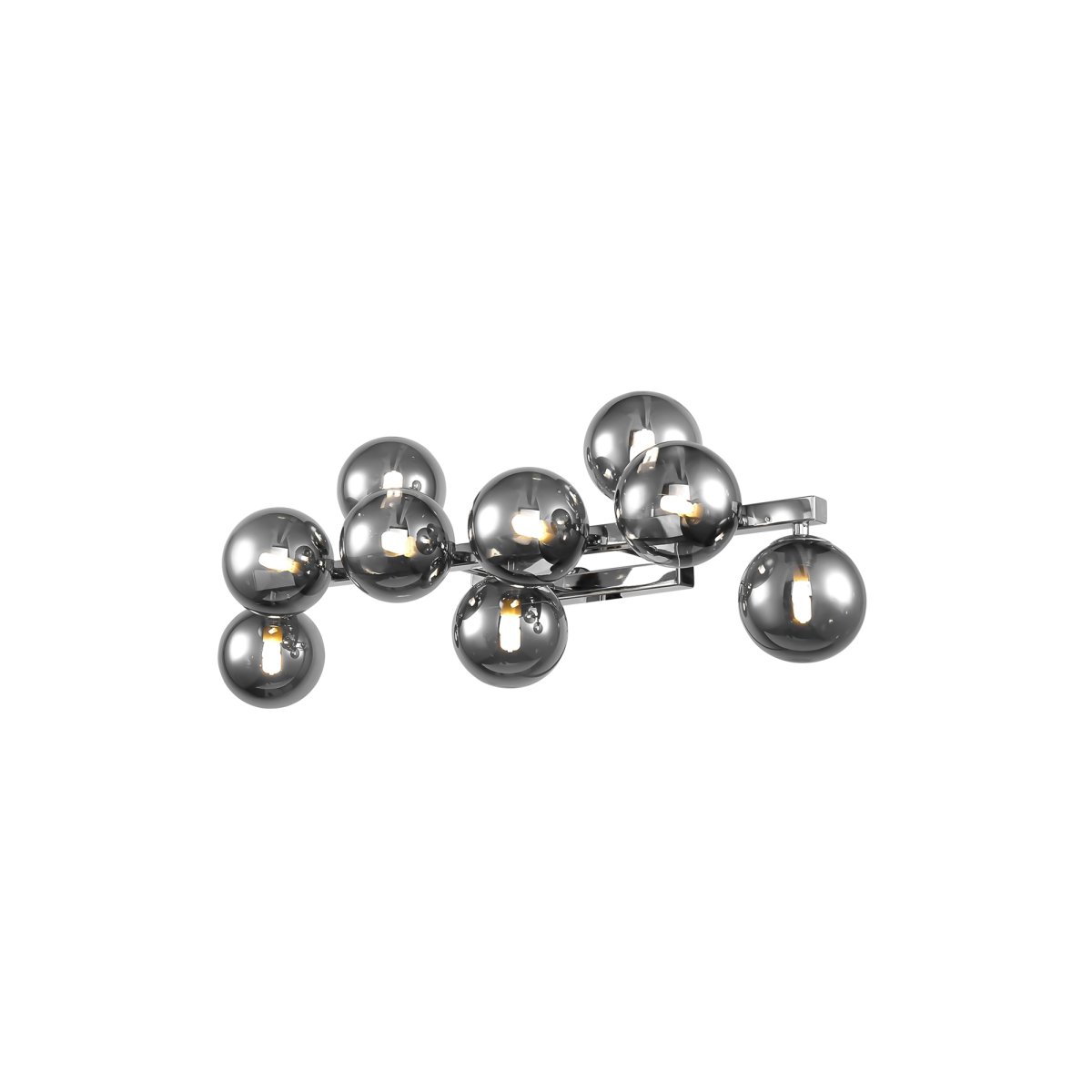 Dallas 65cm Chrome applique murale De Maytoni - Son cadre métallique sophistiqué, associé à ses globes en verre fumé, en fait un véritable accroche-regard, idéal pour les grands espaces comme les salons ou les salles à manger.