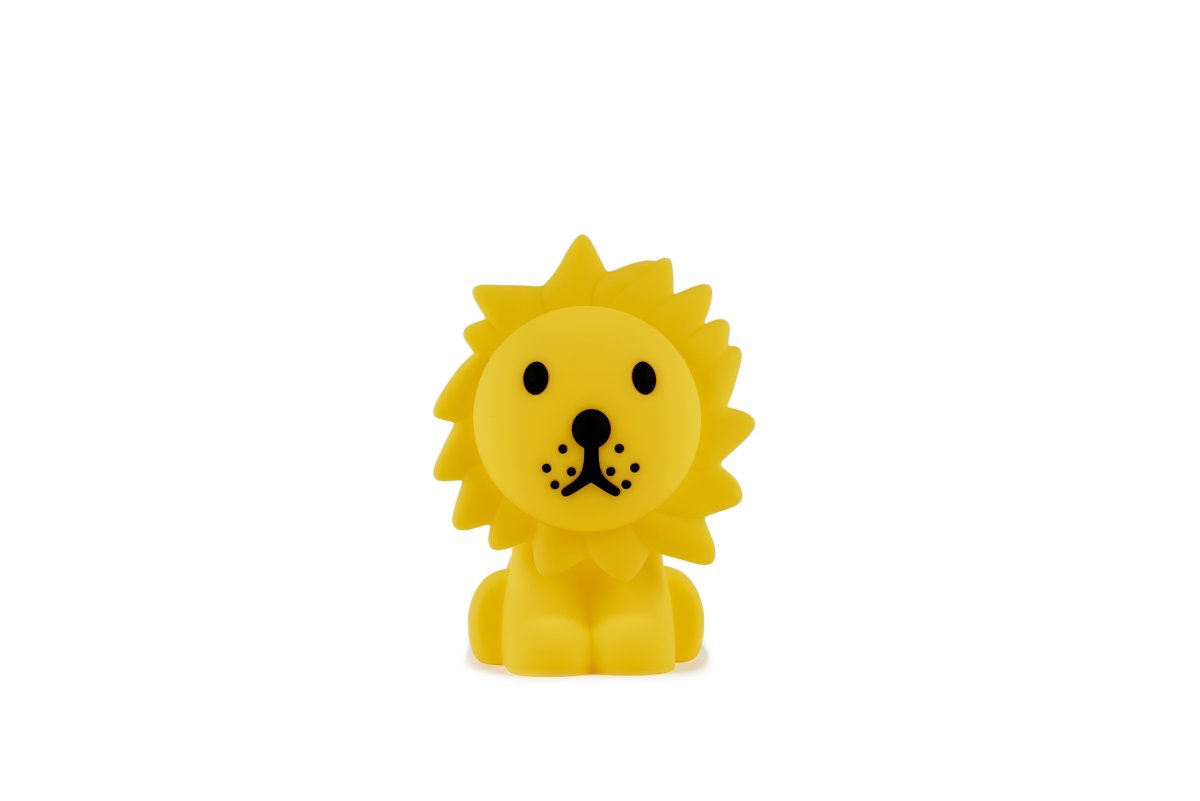 Lion First Light Jaune lampe pour enfant De Mr Maria - La lampe de nuit Lion est un compagnon de jeu amusant pendant la journée et avec une autonomie allant jusqu'à 120 heures, la lampe Lion est un compagnon sûr la nuit.