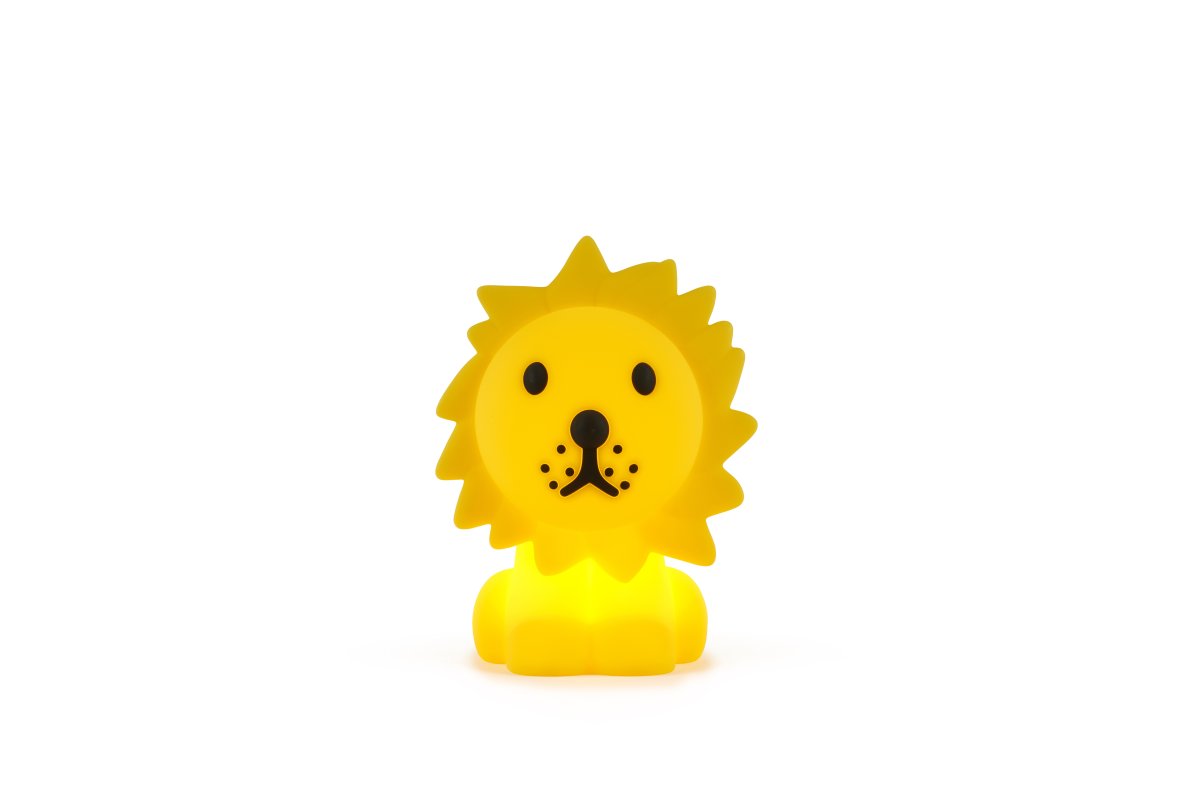 Lion First Light Jaune lampe pour enfant De Mr Maria - La lampe de nuit Lion est un compagnon de jeu amusant pendant la journée et avec une autonomie allant jusqu'à 120 heures, la lampe Lion est un compagnon sûr la nuit.