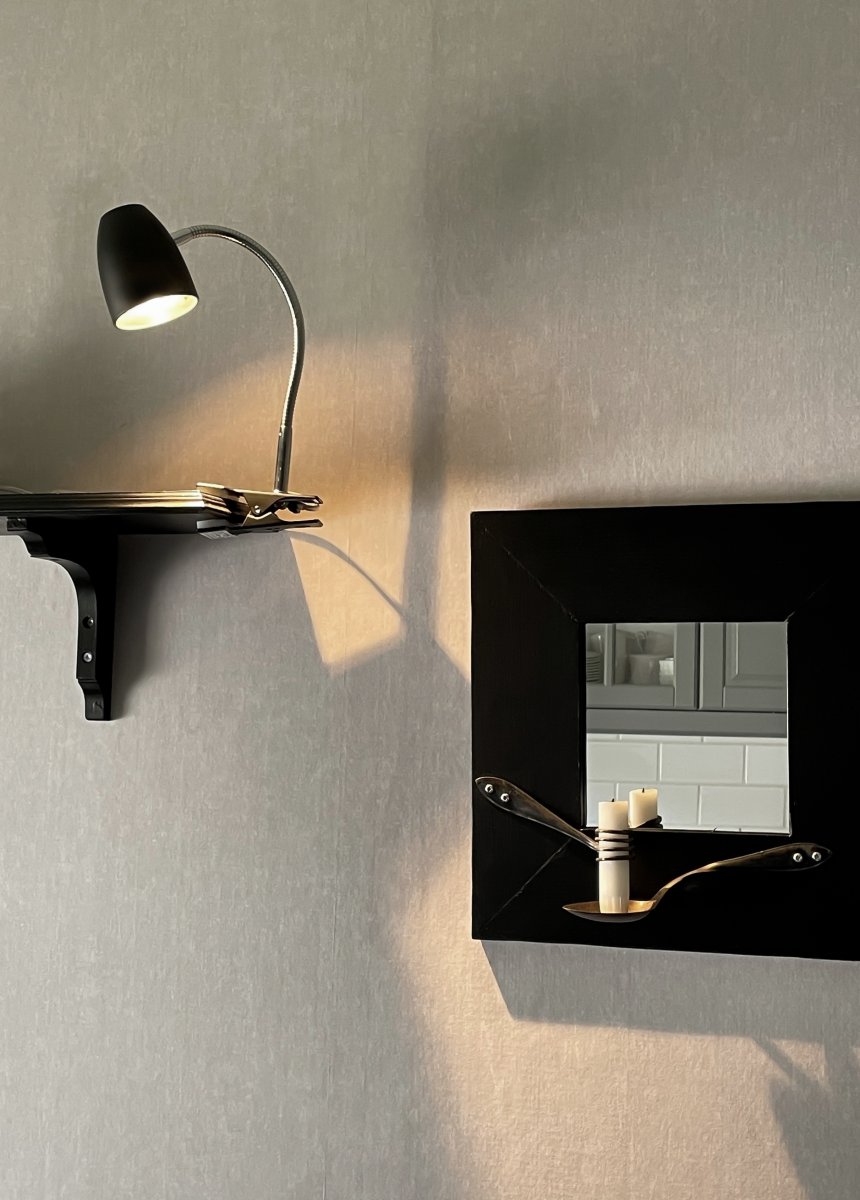 Sandnes Noir lampe à pince De Aneta Lighting - Pince pratique pour t&ecirc;te de lit, bureau ou &eacute;tag&egrave;re.