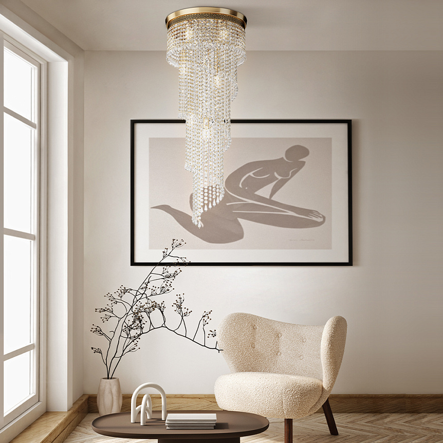 Cascade Ø42 Or cristal De Maytoni - Les prismes d&eacute;coratifs sont suspendus sur plusieurs niveaux et renferment les sources lumineuses, cr&eacute;ant un jeu de lumi&egrave;re rayonnant et une atmosph&egrave;re exclusive.
