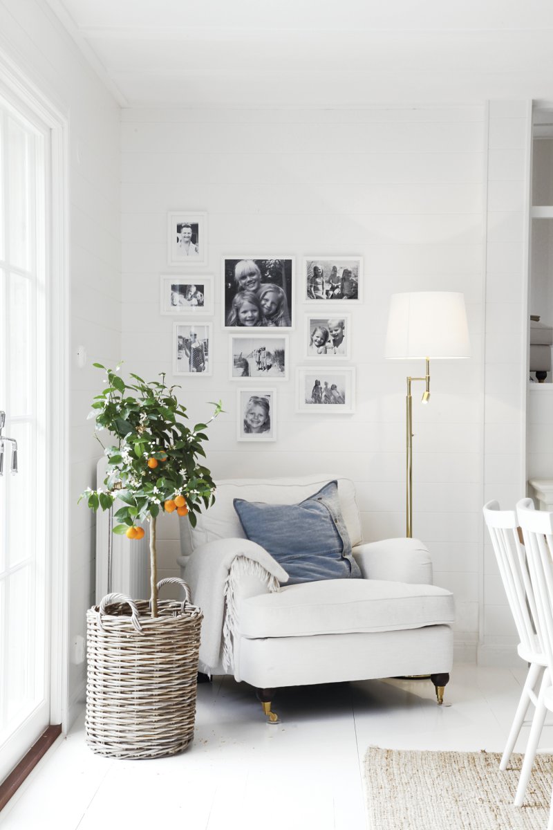 Orlando Laiton lampadaire De By Rydéns - Grâce à la lampe LED, vous obtenez une meilleure lumière lors de la lecture, c'est pourquoi la lampe est souvent placée à côté de votre table de chevet préférée.