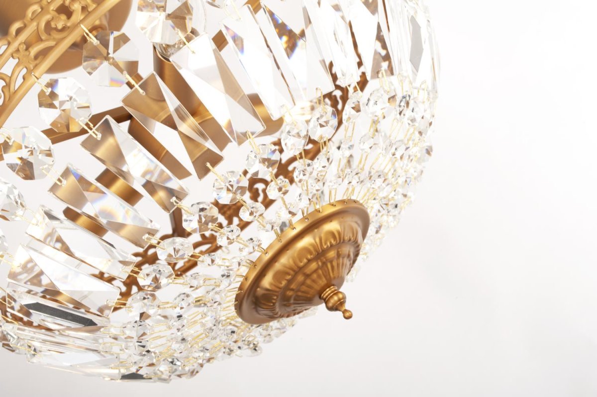 Classic Ø45 cristal De Norrsken Design - Les cristaux scintillants reflètent la lumière de manière enchanteresse et créent une belle brillance dans la pièce.