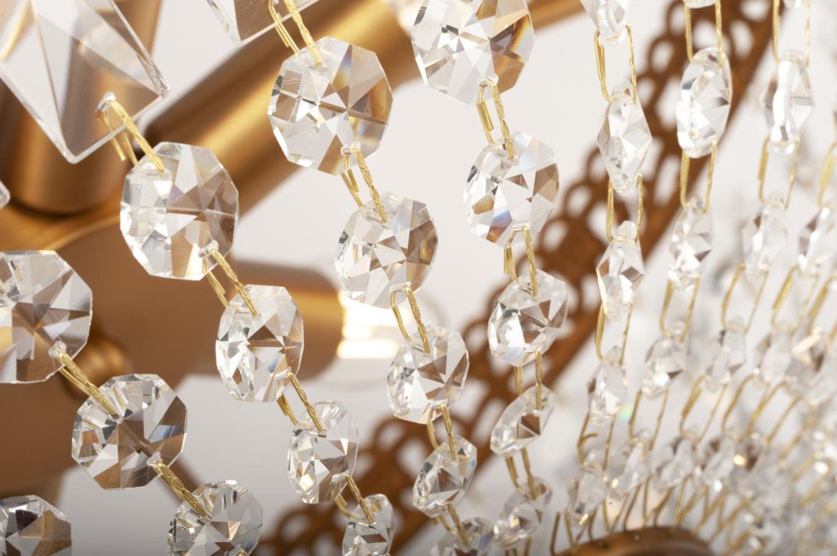 Classic Ø45 cristal De Norrsken Design - Les cristaux scintillants reflètent la lumière de manière enchanteresse et créent une belle brillance dans la pièce.