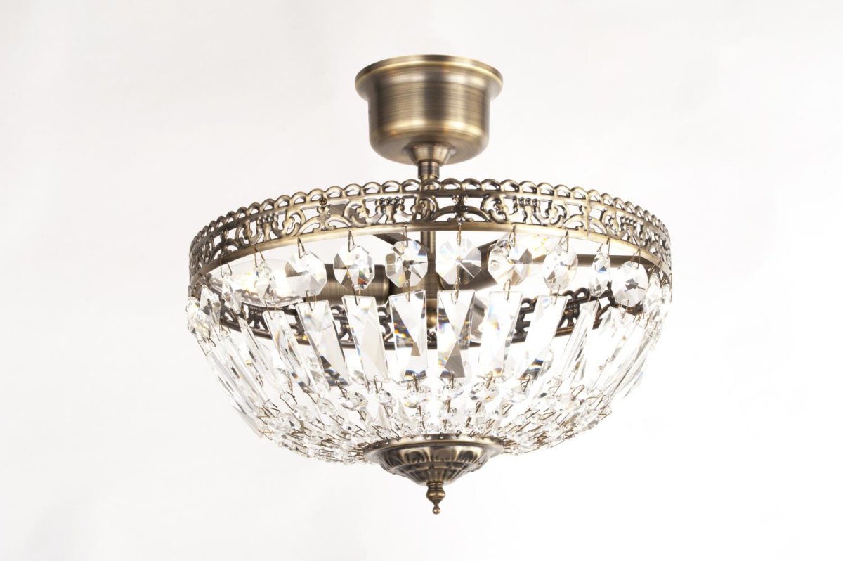 Classic Ø35 Laiton antique cristal De Norrsken Design - Les cristaux scintillants reflètent la lumière de manière enchanteresse et créent une belle brillance dans la pièce.