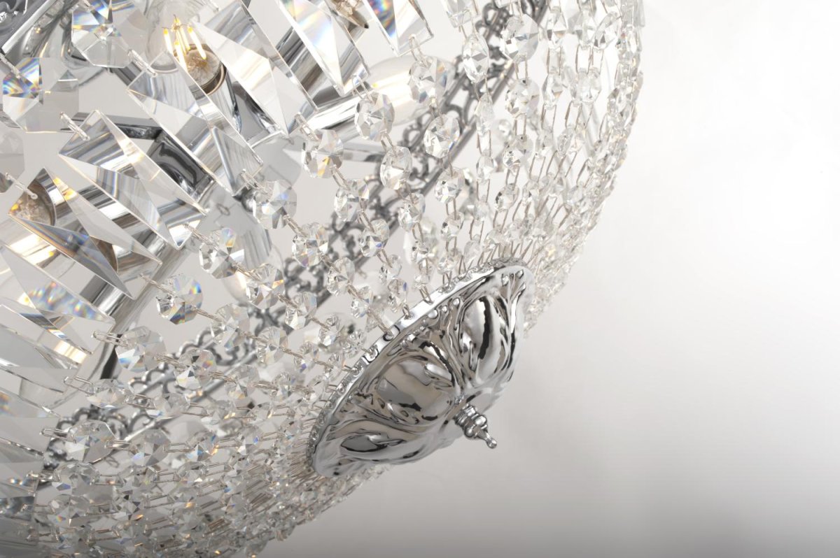 Classic Ø45 Chrome cristal De Norrsken Design - Les cristaux scintillants reflètent la lumière de manière enchanteresse et créent une belle brillance dans la pièce.