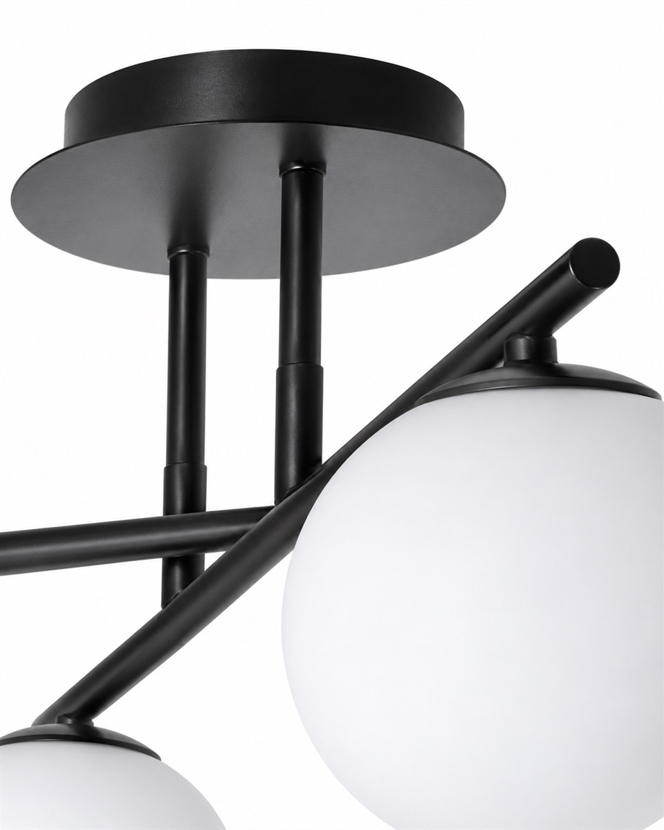 Globi 4 Ø65 Noir et blanc plafonnier De Nordic Lighting - Id&eacute;al pour les couloirs, les chambres ou les salons o&ugrave; l'on souhaite un plafonnier d&eacute;coratif offrant un bon &eacute;clairage g&eacute;n&eacute;ral.