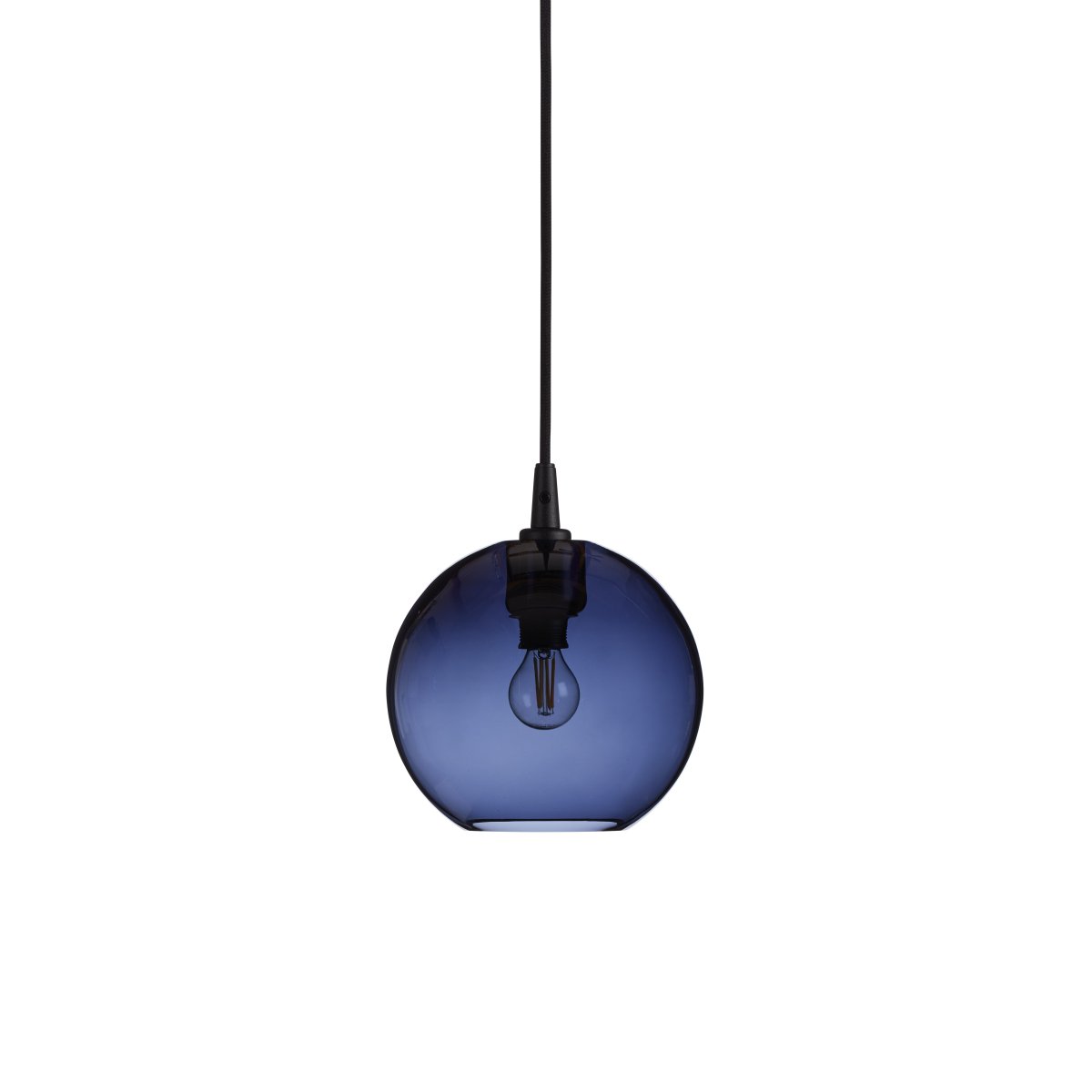 Gloria Ø20 Bleu/noir suspension De Belid - Chaque lampe Gloria est unique avec sa surface souffl&eacute;e &agrave; la bouche et ajoute du caract&egrave;re et de la personnalit&eacute; &agrave; votre maison.