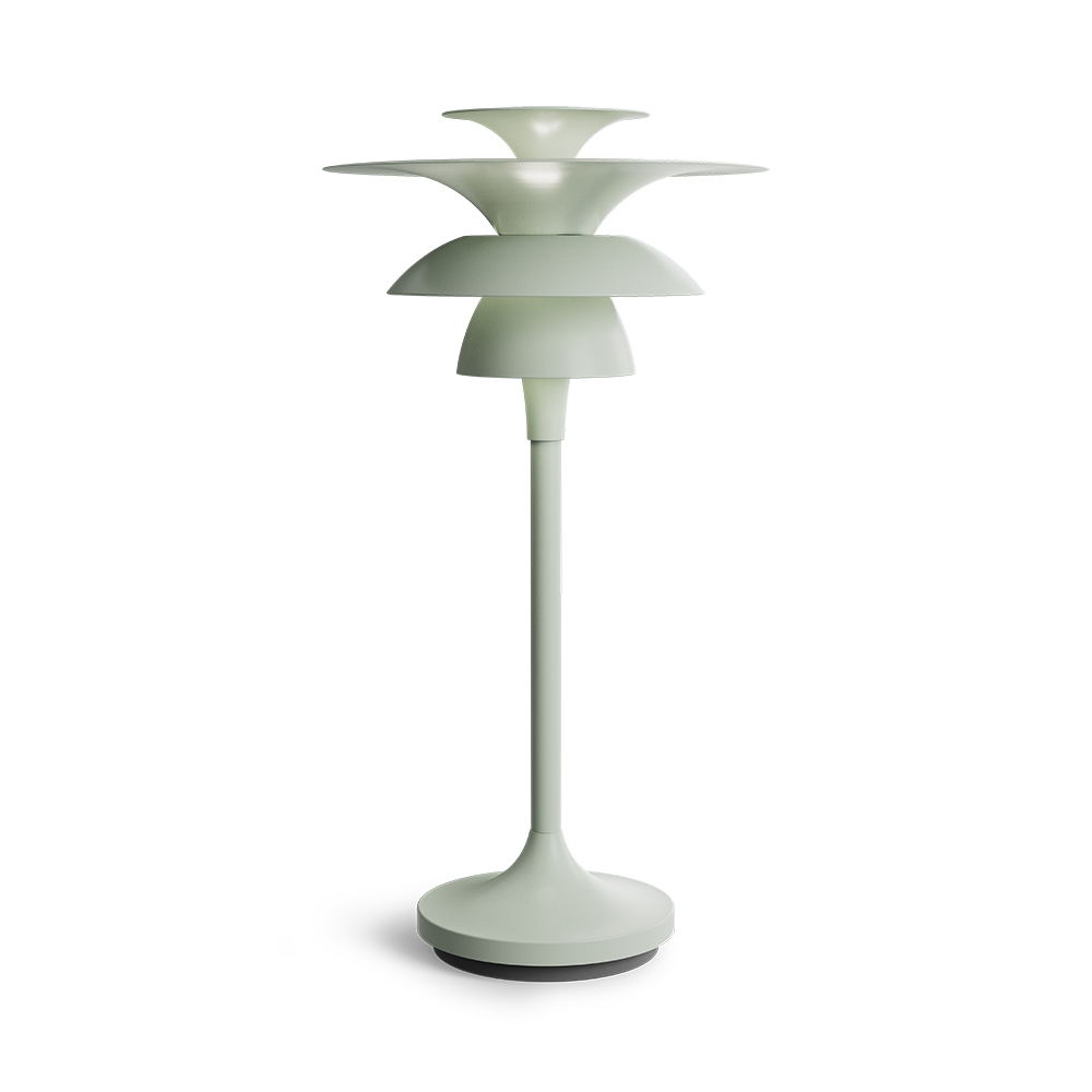 Picasso 35cm Sauge douce lampe de table De Belid - La famille Picasso se compose de suspensions, de lampes de table et de lampadaires.