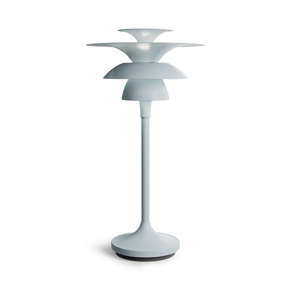 Picasso 35cm Bleu glacier lampe de table De Belid - La famille Picasso se compose de suspensions, de lampes de table et de lampadaires.