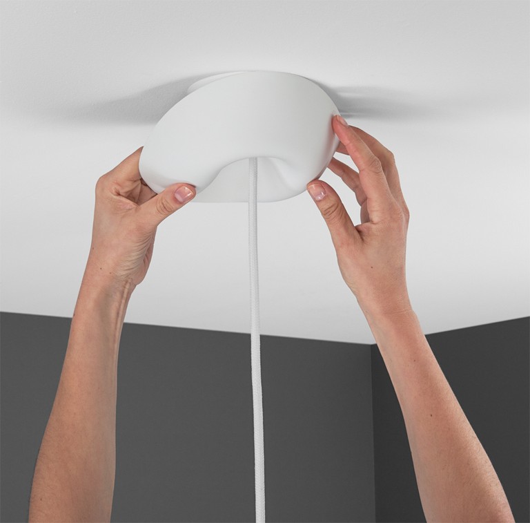 Cable Cup Classic Blanc De CableCup - Le CableCup prim&eacute; est une solution intelligente et simple pour les plafonniers qui s'int&egrave;gre parfaitement &agrave; tous les plafonds, qu'ils soient inclin&eacute;s ou plats !