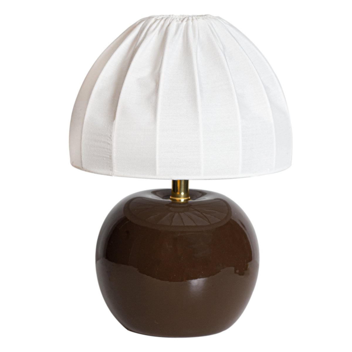 Peach 27cm Brun lampe de table De Cottex - Peach est id&eacute;ale sur une table d'appoint, une table de chevet ou pr&egrave;s d'une fen&ecirc;tre.