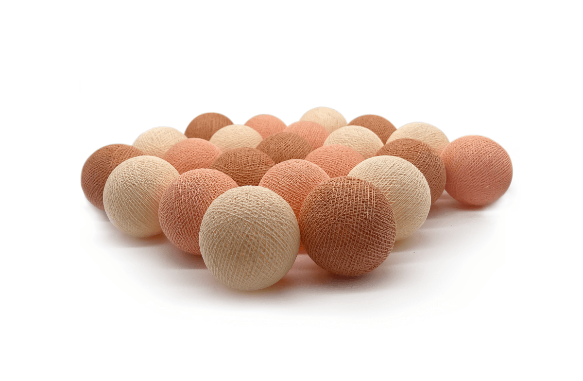 Irislights Peach 20-lights Pêche De Irislights - Les sph&egrave;res, fabriqu&eacute;es artisanalement &agrave; partir de fil fin teint &agrave; la main et de colle &eacute;cologique, sont uniques.
