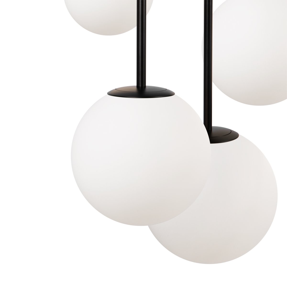 Basic form Ø45 Noir suspension De Maytoni - La conception suspendue de la lampe fournit une lumière douce et uniforme qui améliore l'atmosphère et crée une ambiance agréable.