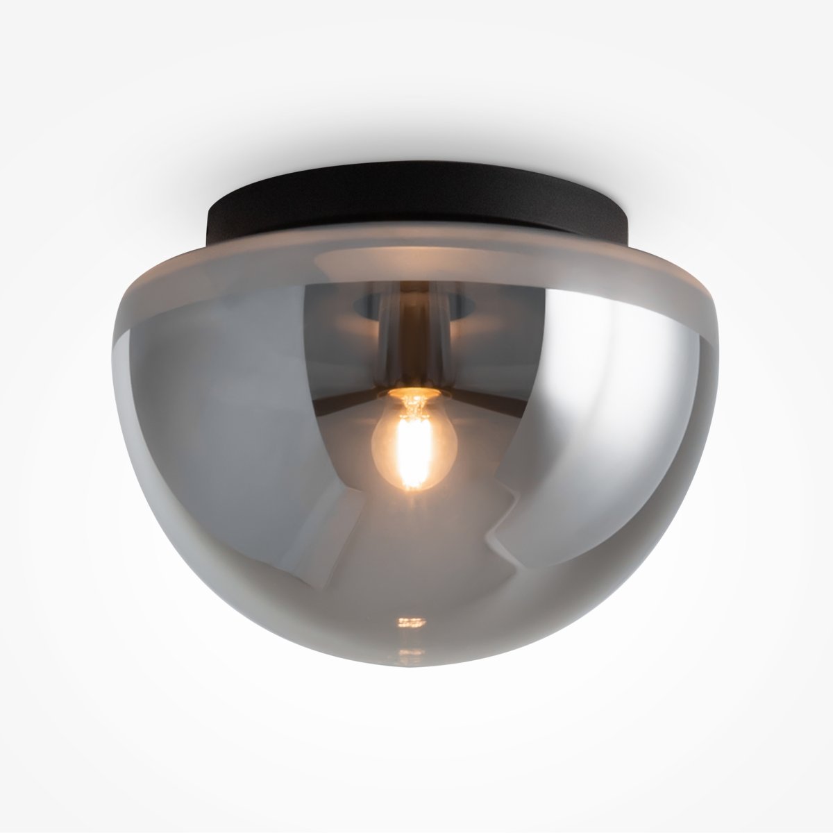 GGlassy Ø32 Noir plafonnier De Maytoni - &Agrave; travers le d&ocirc;me en verre souple, la lampe diffuse une lumi&egrave;re agr&eacute;able et uniforme qui cr&eacute;e une atmosph&egrave;re chaleureuse et accueillante dans la pi&egrave;ce.