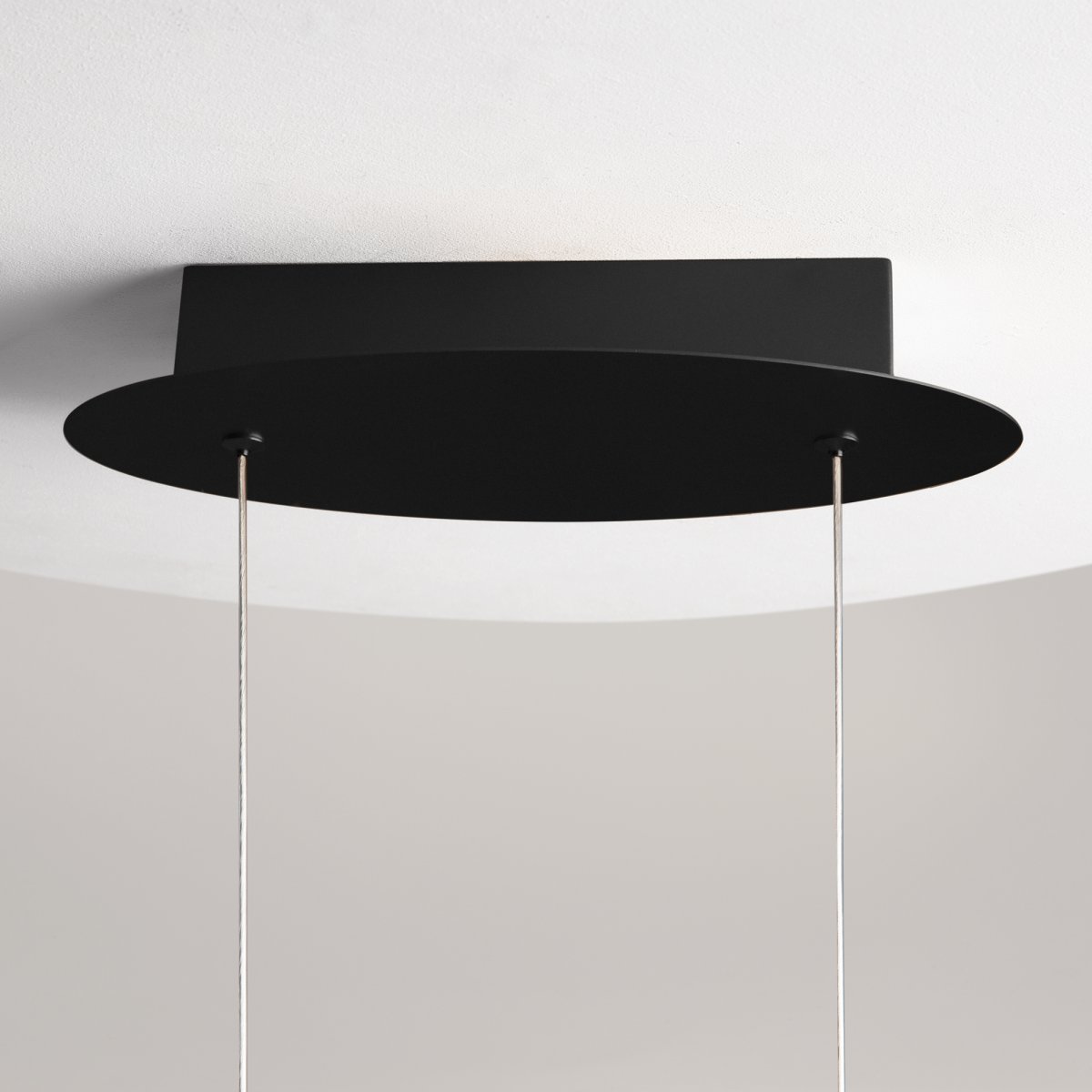 Curve 92cm Noir suspension De Maytoni - La forme flottante et le profil fin de la lampe en font le choix parfait pour la cuisine, la salle à manger ou le salon où vous appréciez la fonctionnalité et le style.