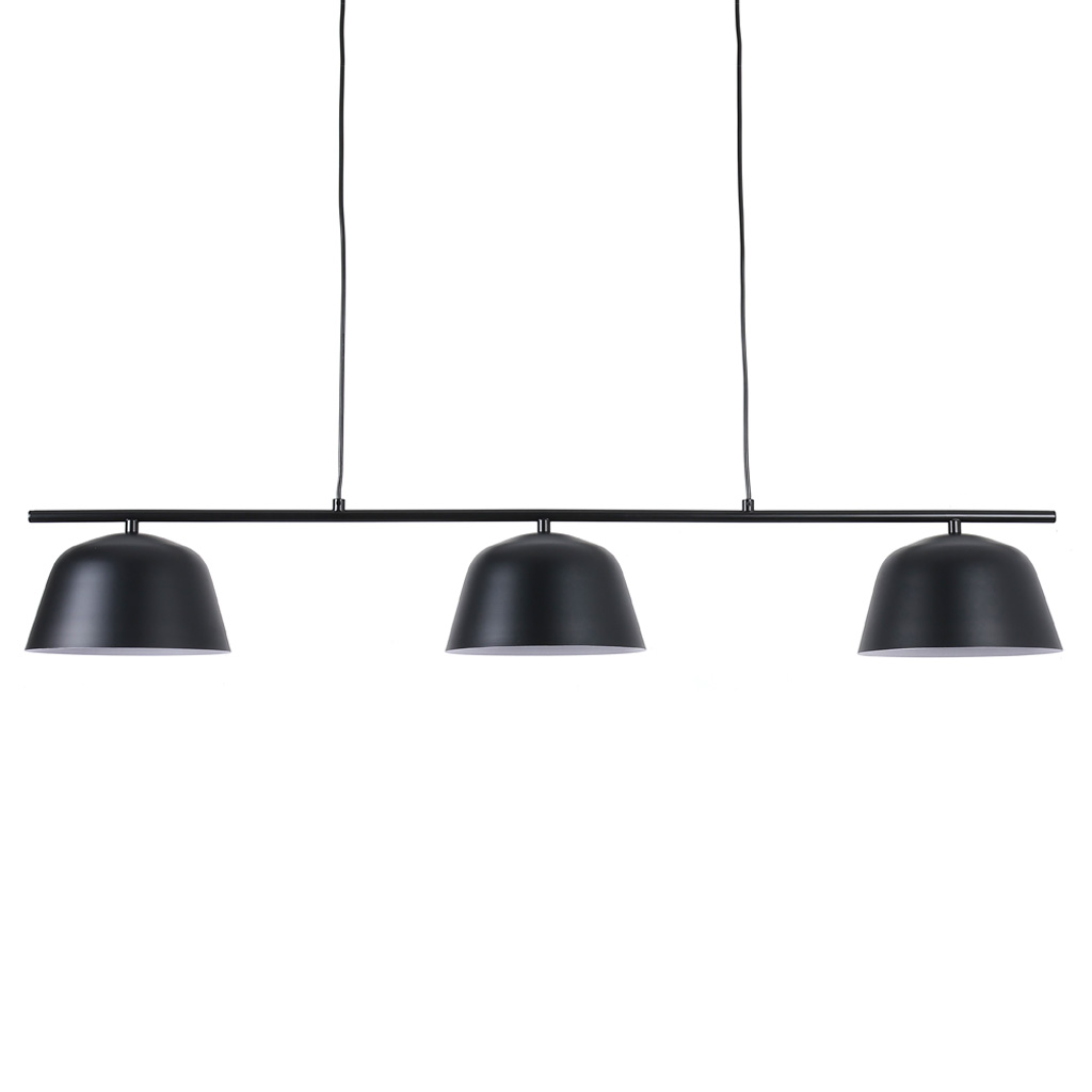 Pop 125cm Noir suspension De Nordic Lighting - Ses lignes &eacute;pur&eacute;es et son abat-jour orient&eacute; vers le bas diffusent une lumi&egrave;re agr&eacute;able et fonctionnelle, id&eacute;ale pour les salles &agrave; manger ou les cuisines.
