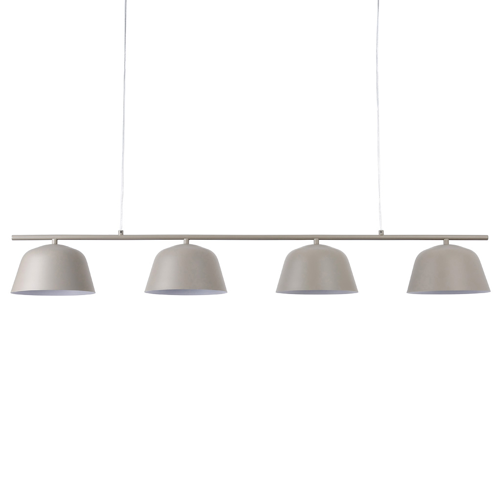 Pop 142cm Beige suspension De Nordic Lighting - Ses lignes &eacute;pur&eacute;es et ses abat-jour orient&eacute;s vers le bas offrent un &eacute;clairage agr&eacute;able et fonctionnel au-dessus de la table &agrave; manger ou dans la cuisine.