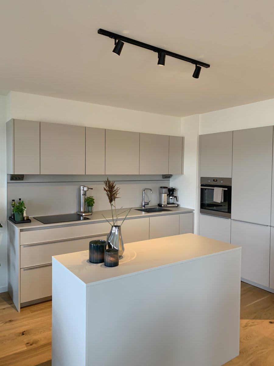 Cone 3-ensemble Noir De Aneta Lighting - Un ensemble complet avec rail et phares Trackline d&#39;Aneta.