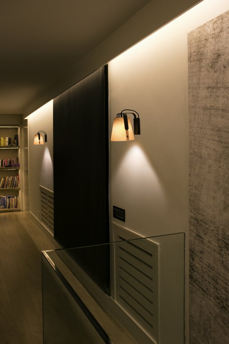 Stood Nature applique murale De Faro Barcelona - Cette applique murale offre &agrave; la fois style et fonctionnalit&eacute; et sublime votre int&eacute;rieur gr&acirc;ce &agrave; son &eacute;l&eacute;gante combinaison de mat&eacute;riaux.