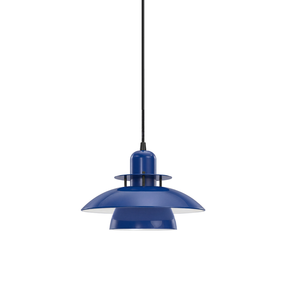 Primus IV Ø28 Bleu suspension De Belid - La suspension Primus de Belid est une lampe classique en m&eacute;tal d'un bleu profond rehauss&eacute; de d&eacute;tails noirs mats.