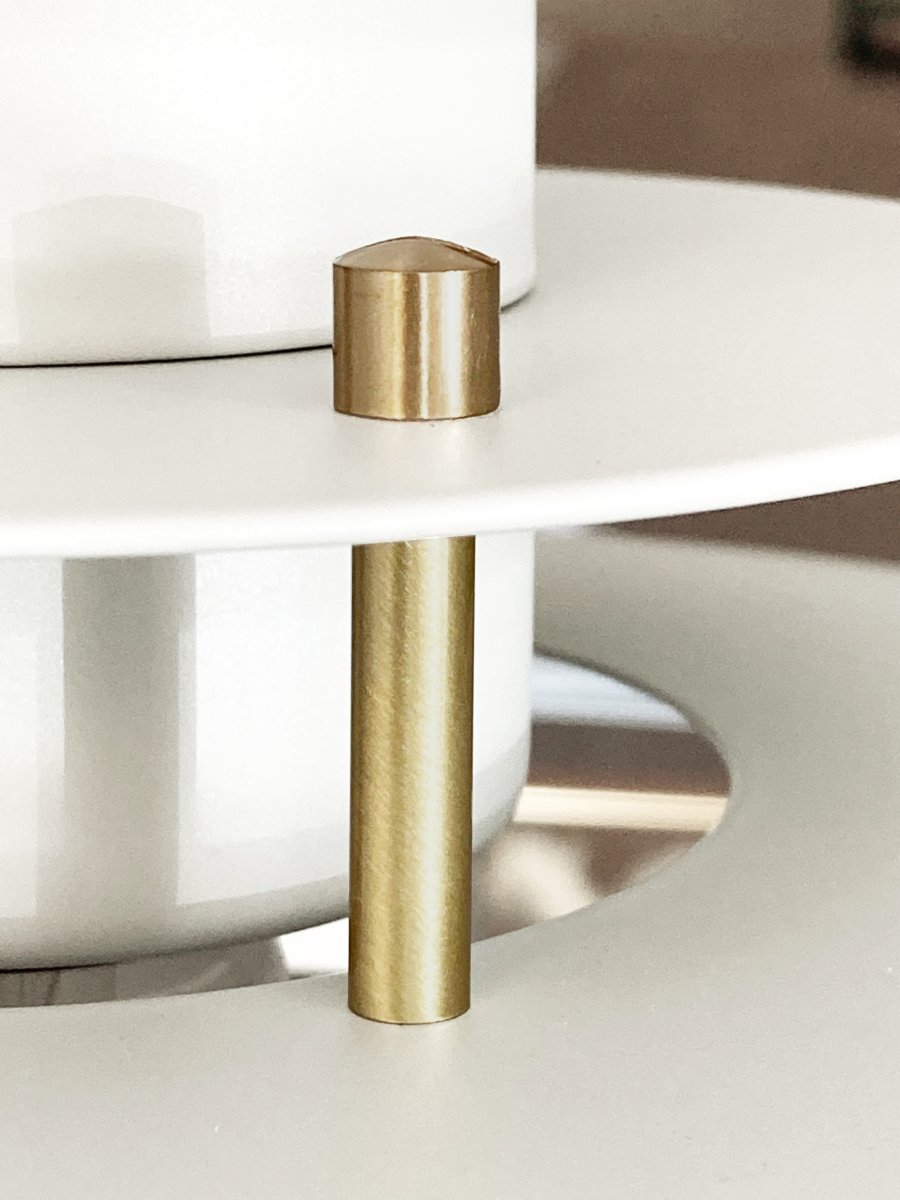 Primus II Ø43 Blanc mat/laiton suspension De Belid - Primus est une suspension de cuisine populaire avec un design intemporel qui a été adapté aux tendances au fil des ans.