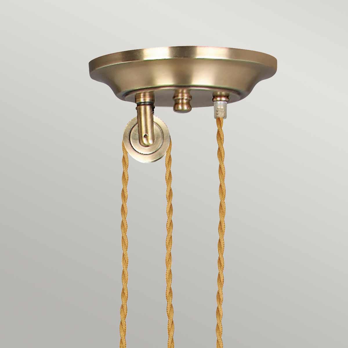 Provence Ø37 Laiton antique suspension De Elstead Lighting - Il était souvent utilisé pour éclairer les tables dans les cuisines, les cafés et les bistrots.