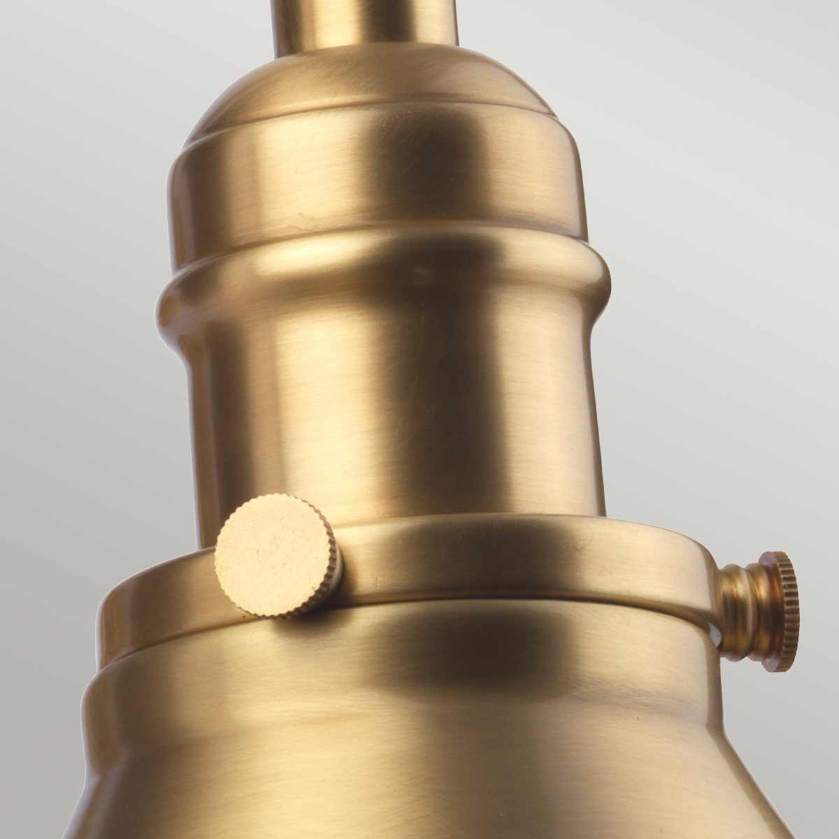 Provence Ø20 Laiton antique applique murale De Elstead Lighting - La lampe est en acier et poss&egrave;de une articulation r&eacute;glable qui permet de diriger facilement la lumi&egrave;re l&agrave; o&ugrave; elle est n&eacute;cessaire.