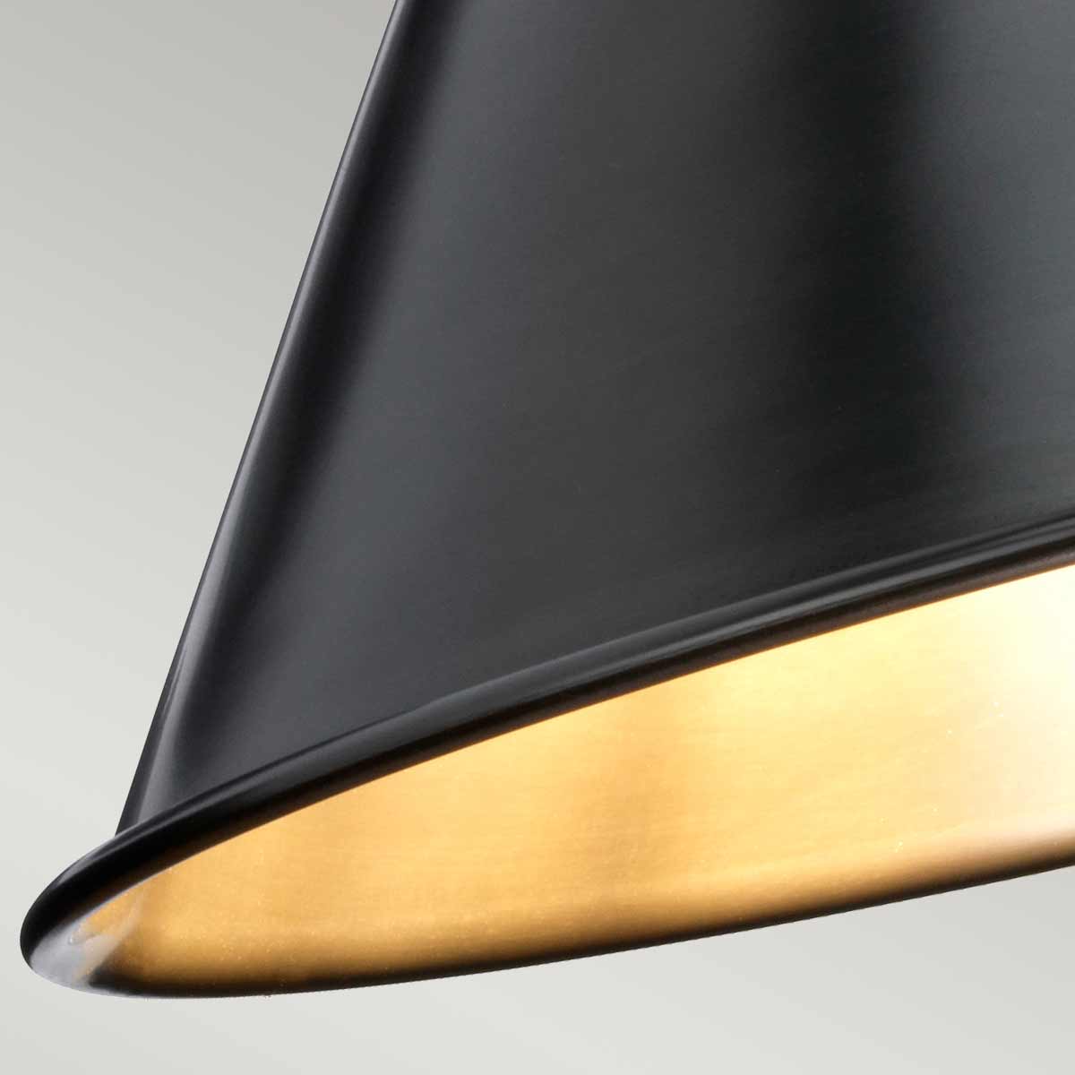 Provence Ø20 Bronze antique applique murale De Elstead Lighting - La lampe est en acier et possède une articulation réglable qui permet de diriger facilement la lumière là où elle est nécessaire.