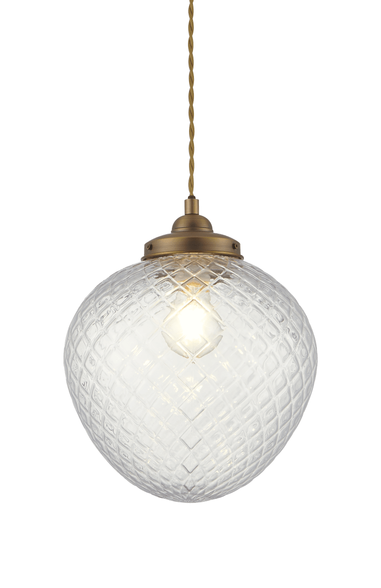 Gatsby Ø25 Laiton antique suspension De Aneta Lighting - La suspension Gatsby s&eacute;duit par son design classique et &eacute;l&eacute;gant, rehauss&eacute; de d&eacute;tails en laiton vieilli et d'un abat-jour d&eacute;coratif en verre noirci transparent.